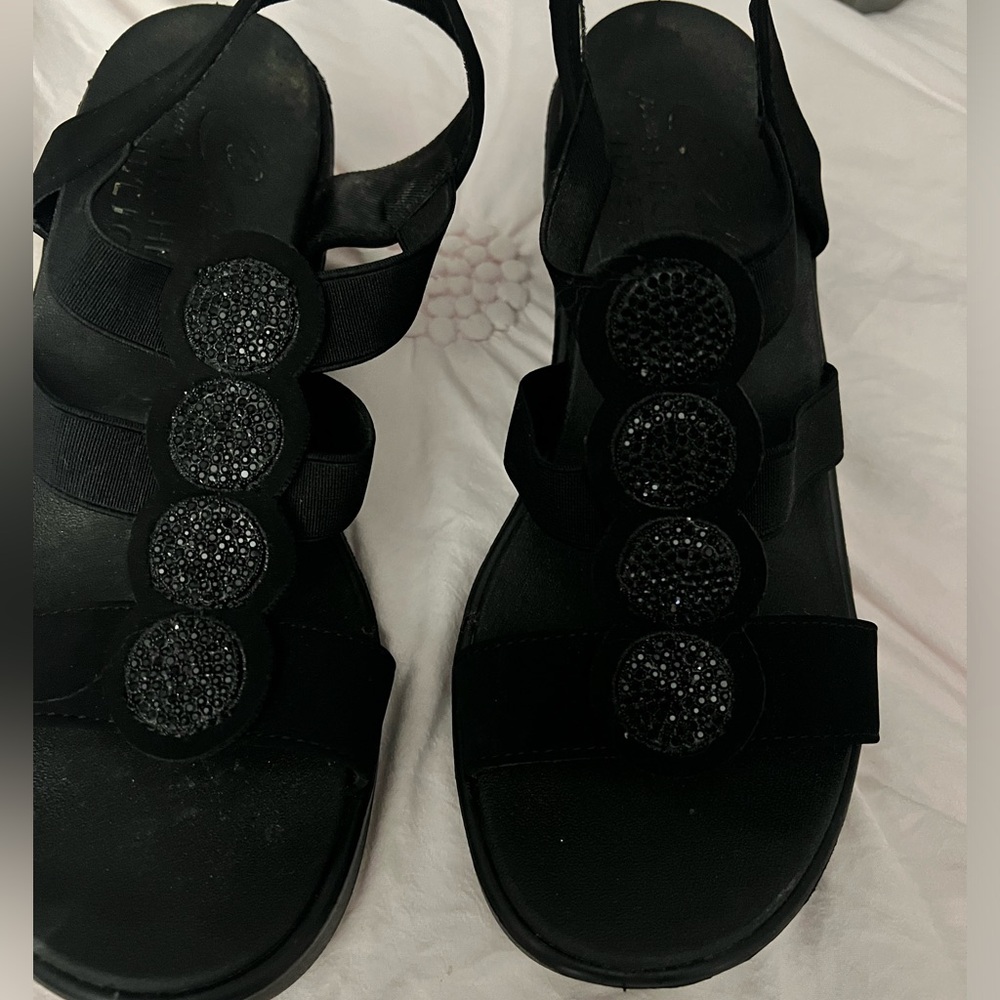 Cali Sketchers Luxefoam size 8